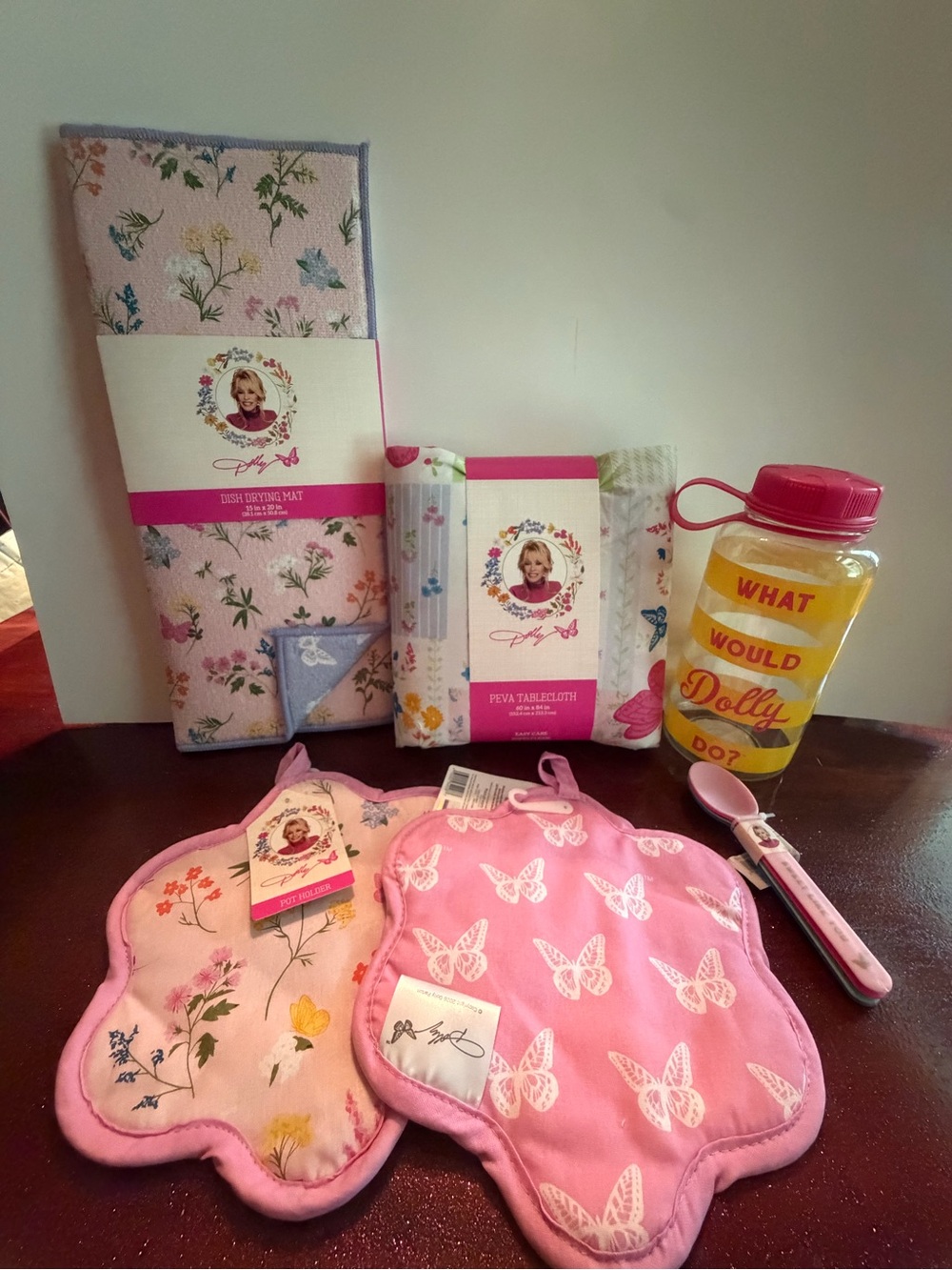Dolly Parton Bundle - Tablecloth, Pot holders, Spoons, Water Bottle, Drying Mat